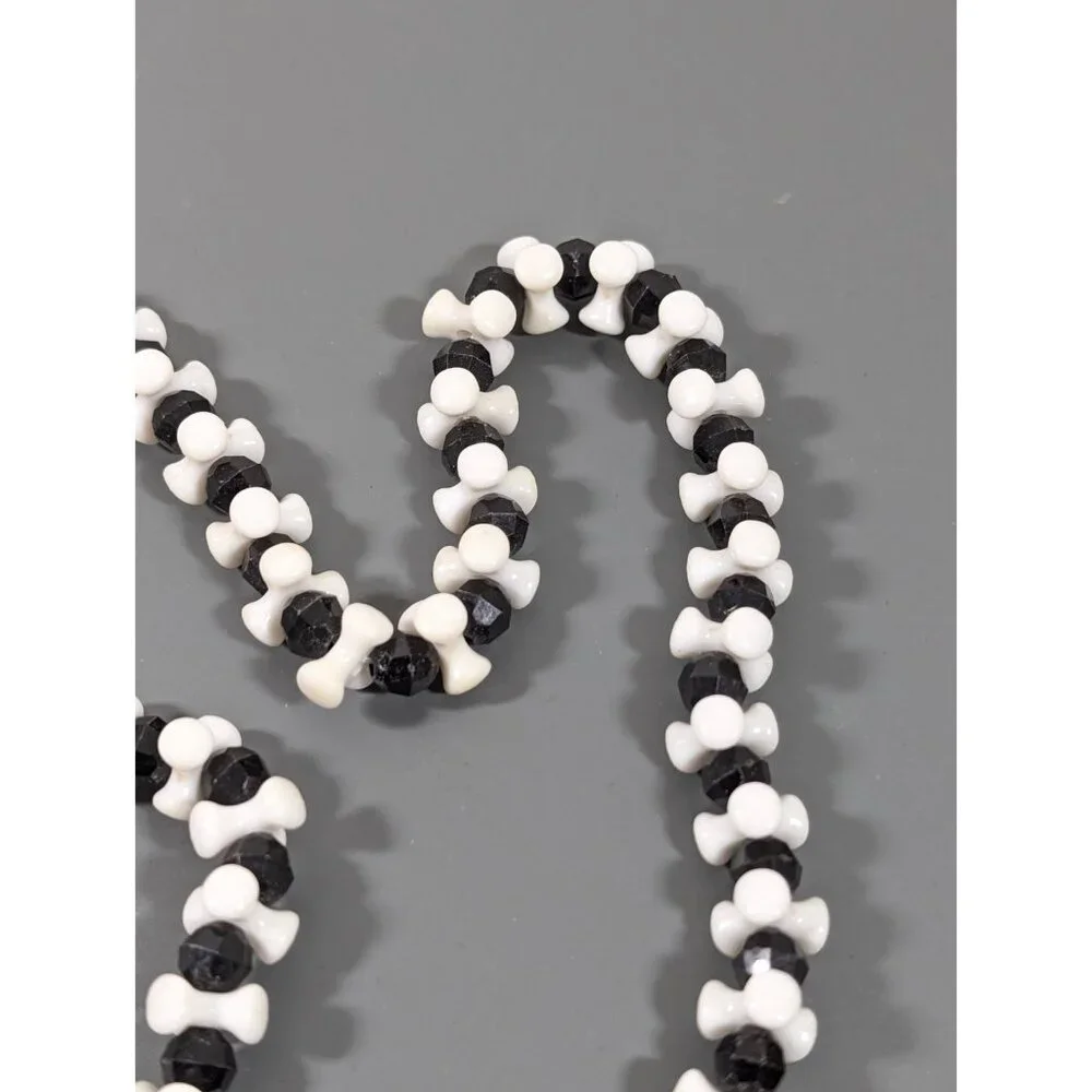 Vintage Black White Lucite Beaded Necklace 28 in Strand Classic‎ Mod